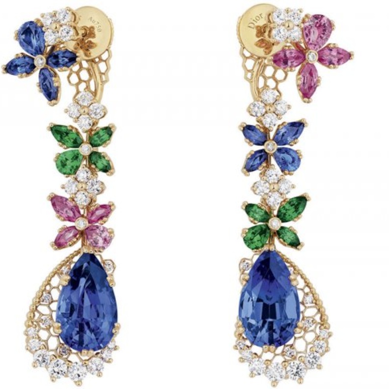 أقراط من ديور Dior