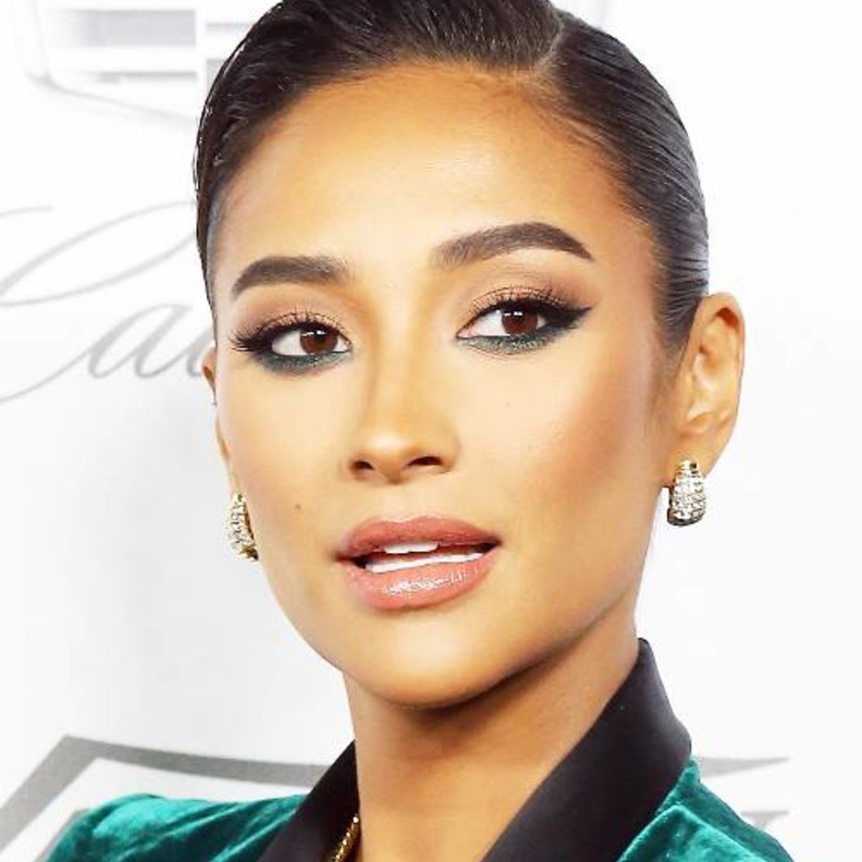 أجمل صيحات الآيلاينر هذا العام بأسلوب جيجي حديد