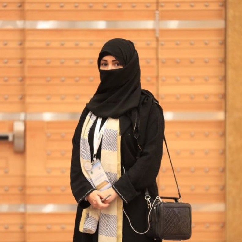 المرشدة السياحية عائشه خجا