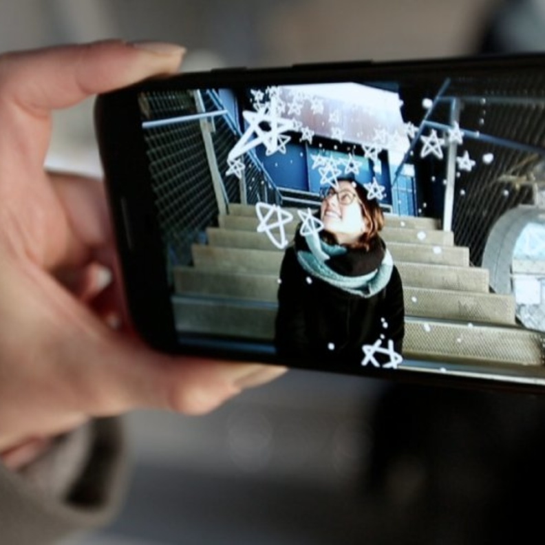  تطبيق Just a Line يتيح الرسم في الهواء عن طريق الواقع المعزز