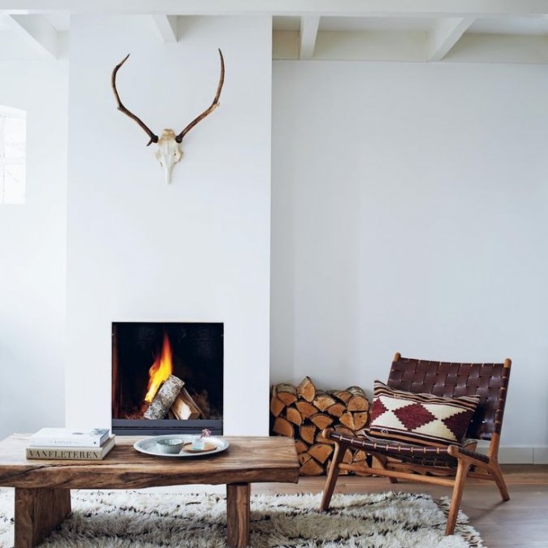 اختيار رائع للألوان مع الأبيض في ديكور غرفة معيشة مودرن