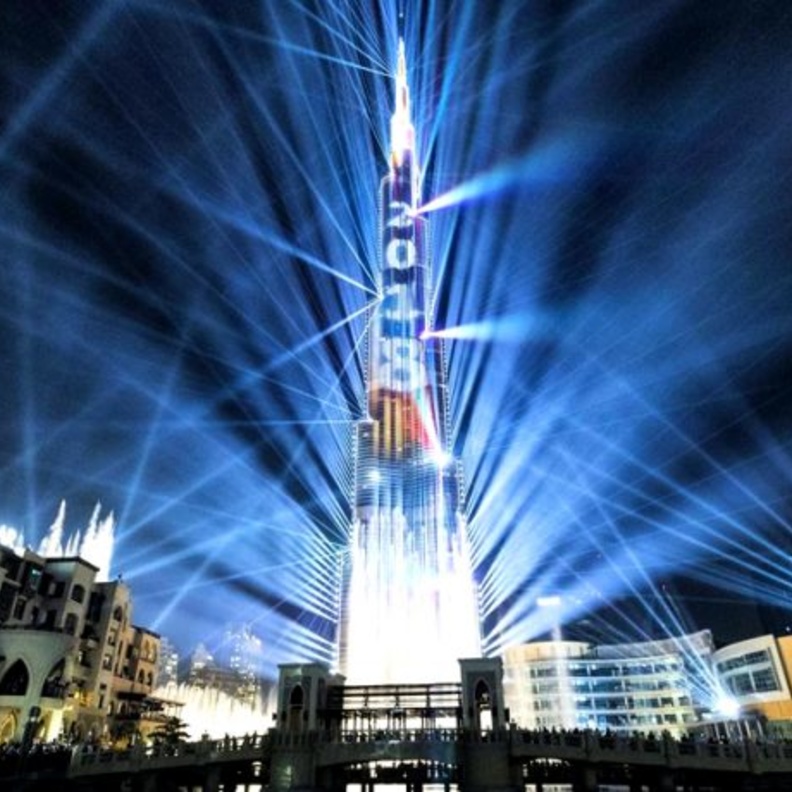  أكبر عرض صوتي وضوئي على مبنى واحد وبرج خليفة