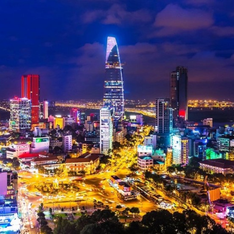 Ho Chi Minh هو تشي منه مدينة نابضة بالحياة في فيتنام