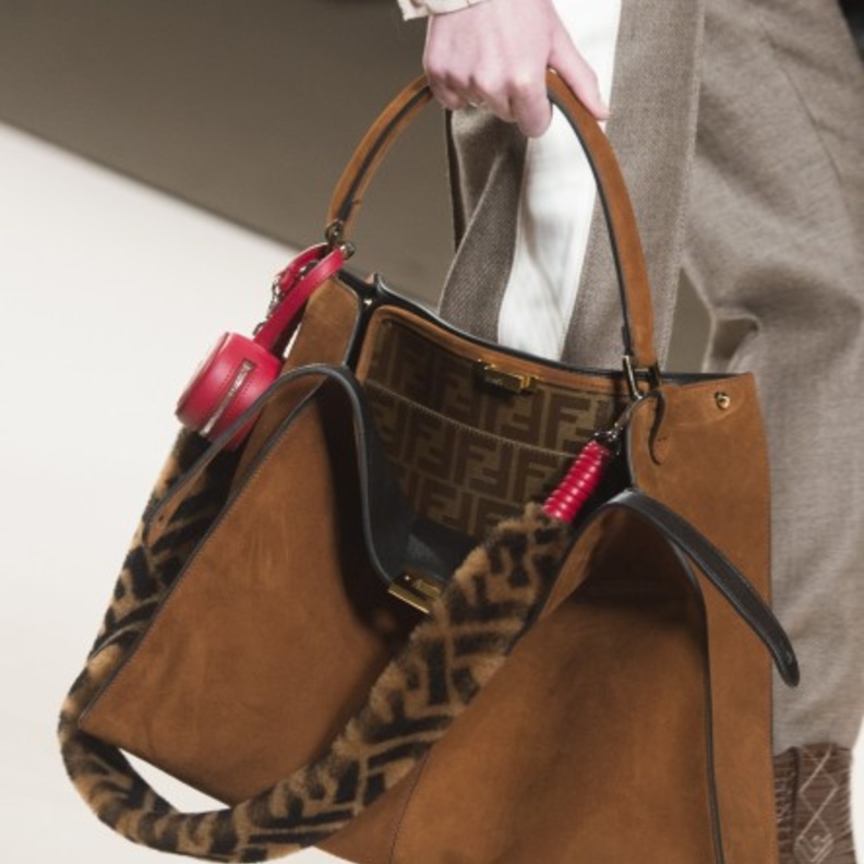 الشنط المخمل الزيتية موضة شتاء 2019‏‎ ‎بأسلوب ‏Fendi