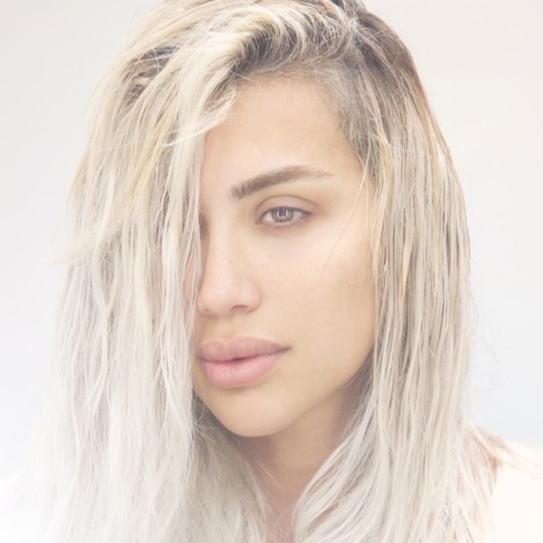 مي عز الدين بدون مكياج