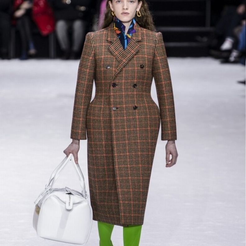 معاطف ضخمة غير محدّدة للجسم بصيحة الكارو من ‏Stella McCartney