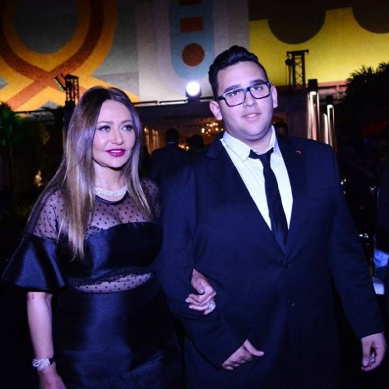 ليلى علوي وابنها خالد 