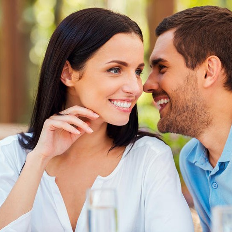 كيف تحصل الزوجة على إهتمام الزوج بحديثها 