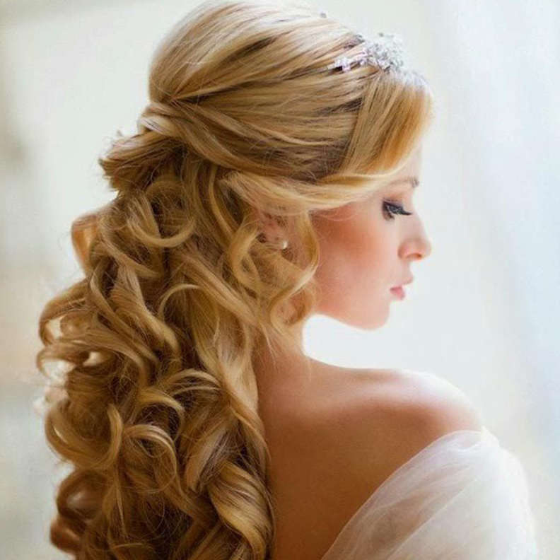  خلطة زيت الزيتون والثوم قادرة على علاج الكثير من مشاكل الشعر