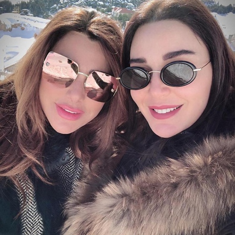 نجوى كرم وسيرين عبد النور برحلة ثلجية