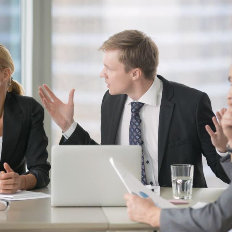 نصائح للتعامل مع المدير المستفز