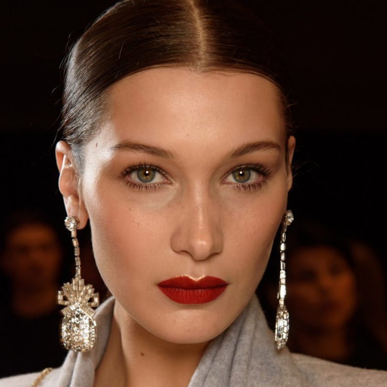 إبدئي عامك الجديد بصيحات أحمر الشفاه المات من Brandon Maxwell