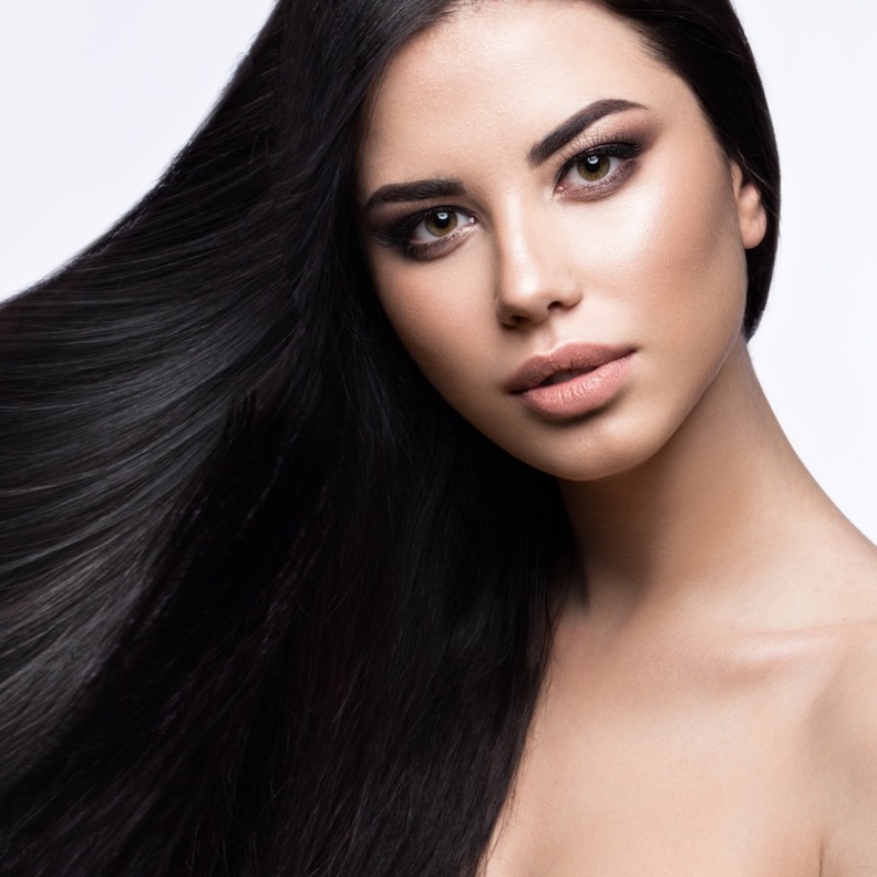 زبدة الشيا تعمل على فرد شعرك