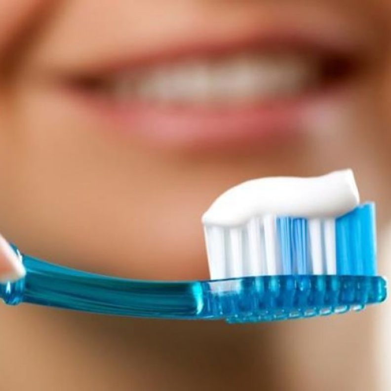 استخدام فرشاة الأسنان بشكل صحيح يحقق الفائدة من التنظيف