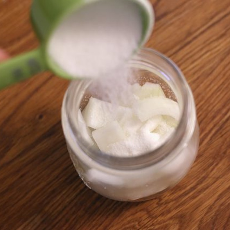  البصل مع السكر فعال في علاج الزكام