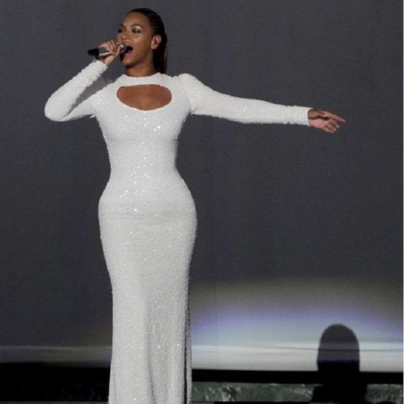 فستان تحت الركبة