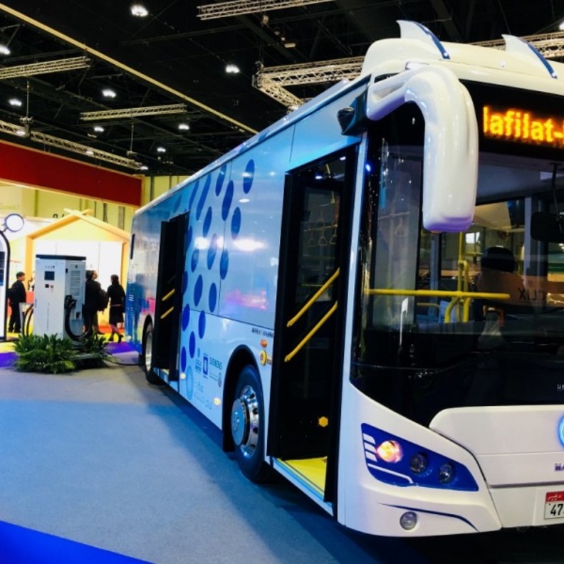 أبوظبي لطاقة المستقبل تطلق أول حافلة كهربائية مستدامة في الشرق الأوسط