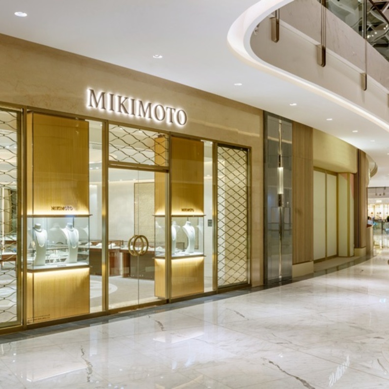 الرئيس التنفيذي ومسؤول قسم المبيعات “ياسوهيكو هاشيموتو” Yasuhiko Hashimoto