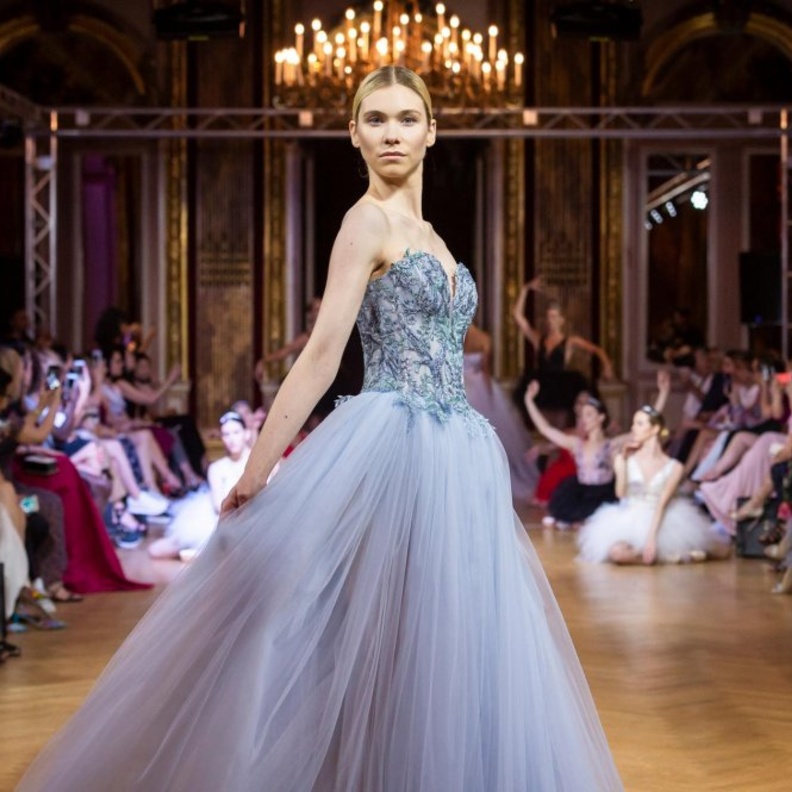 فستان من ewa minge