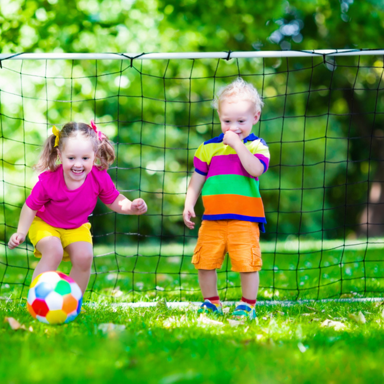  أنواع من الرياضات تسبب كسور الأطفال كرة القدم إحداها