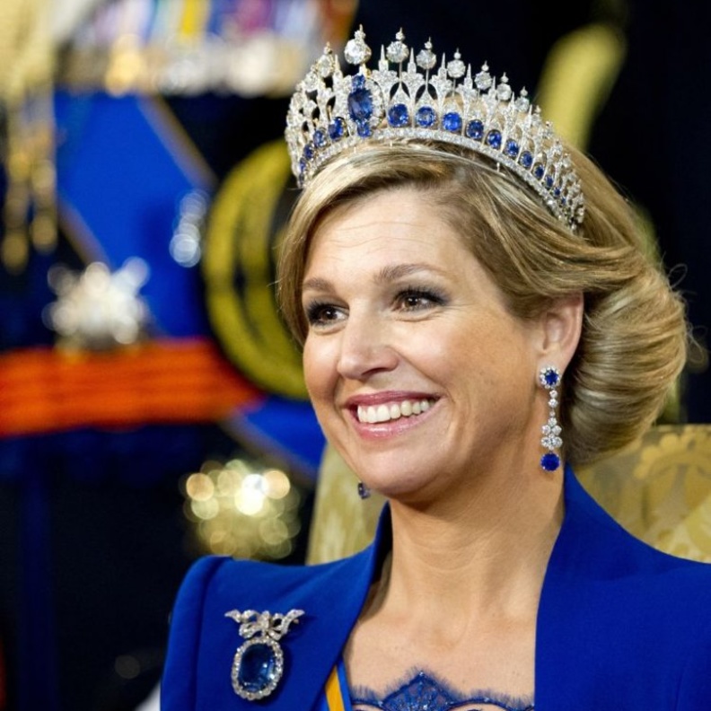  الأميرة ديانا ترتدي طقم Saudi Sapphire Suite