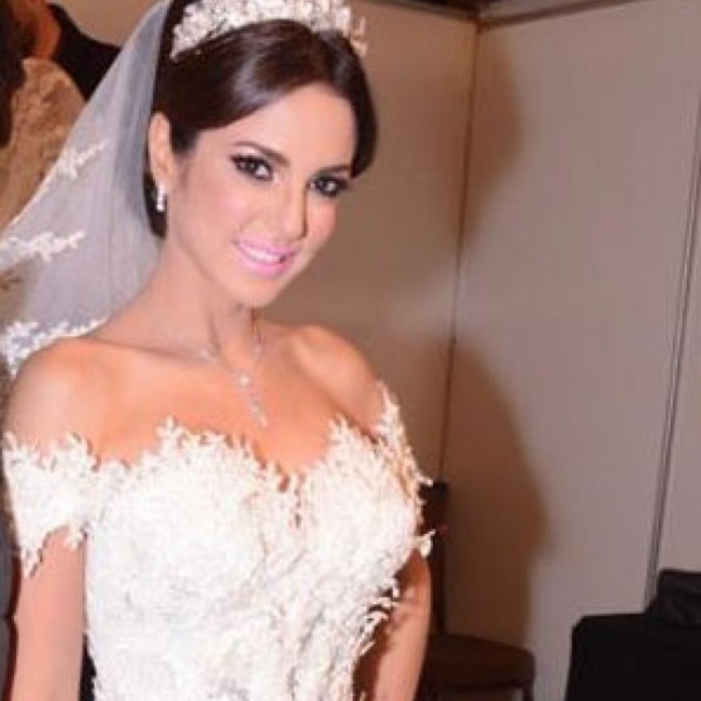 درة التونسية تحتفل اليوم بعيد ميلادها ال39