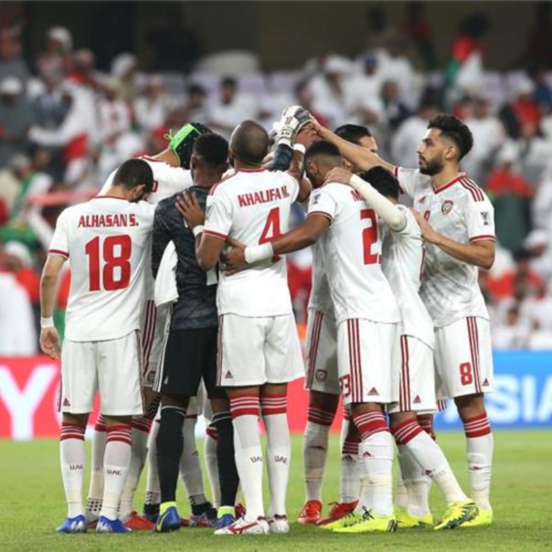 منتخب البحرين يحتفل بالتأهل