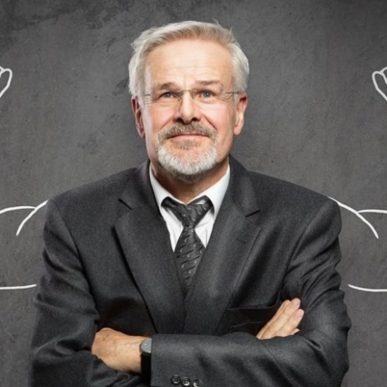 ينجح كثيراً في الإدارة أو كرئيس مجلس إدارة