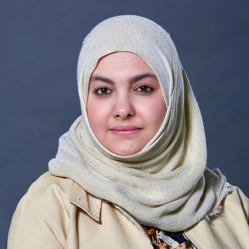 الطبيبة نرمين مع فريق الأطباء في كندا