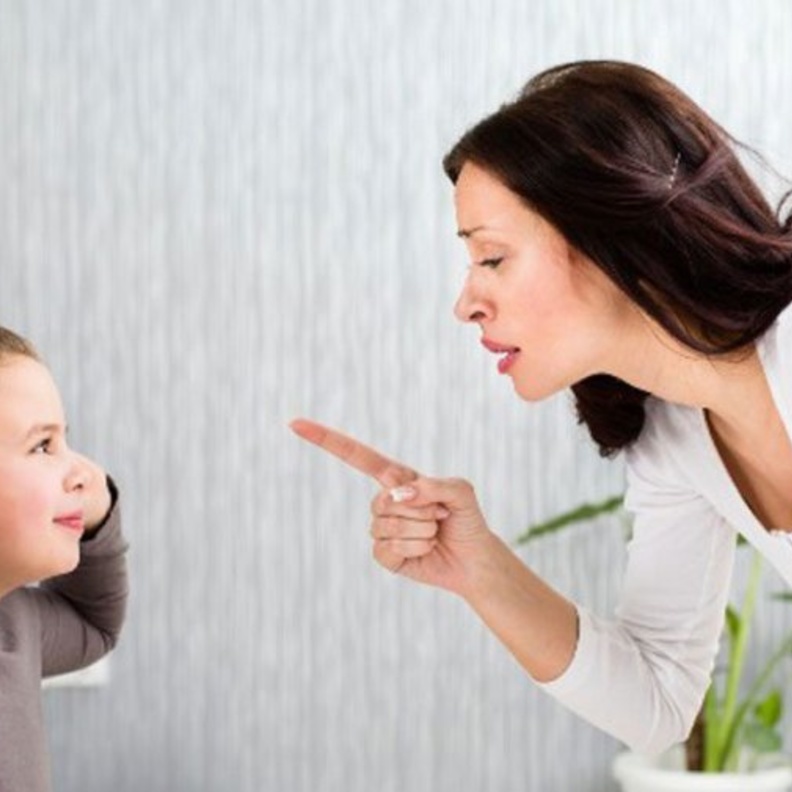 طفلتي عنيدة : ماذا أفعل؟ 