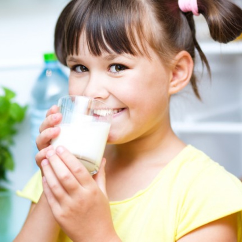 نصائح للأم لوقاية أطفالها من نقص الكالسيوم