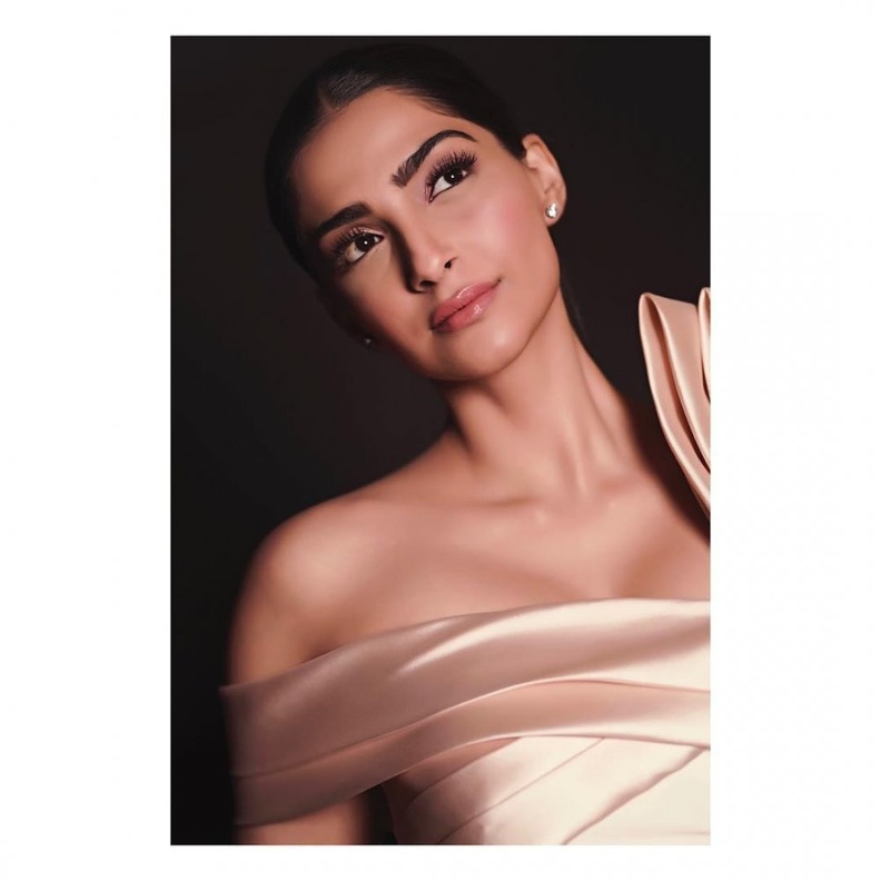  Sonam Kapoor تشبه دمية باربي في أحدث صورها