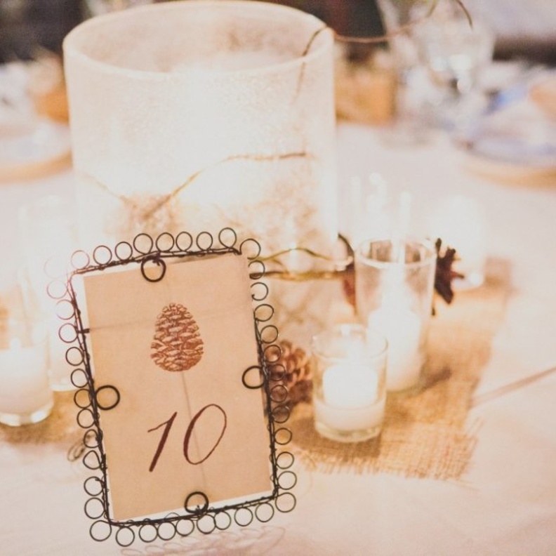 افكار لزينة الطاولات من اكواز الصنوبر