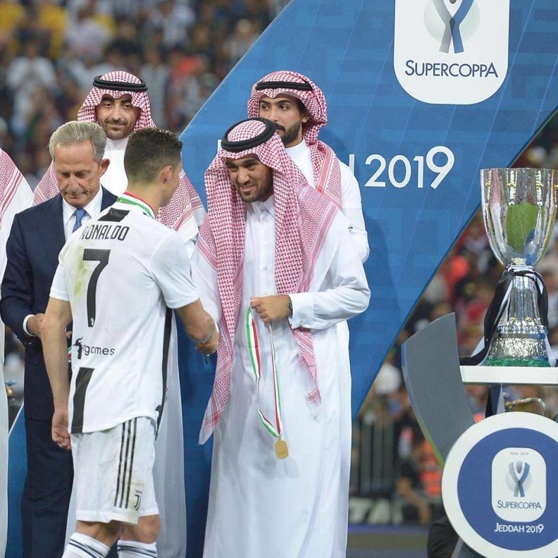 احتفال فريق يوفنتوس بكأس السوبر في الجوهرة
