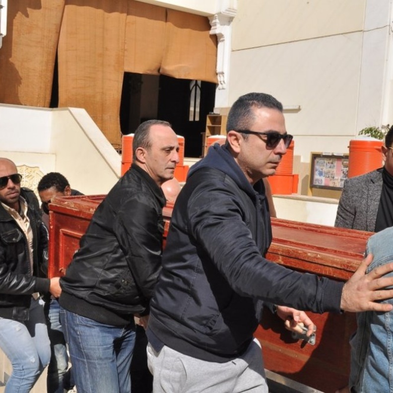 أحمد سعيد عبد الغني في جنازة والده 