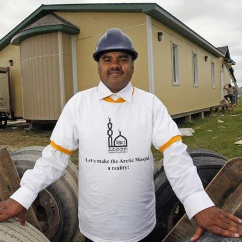  الثنائي فهد اليحيى ولولو اليحيى جمعتهما موهبة الرسم على الزجاج