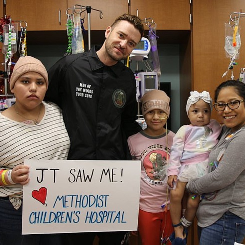 جاستن تمبرليك مع أطفال المستشفى