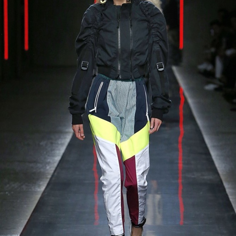 أزياء مستوحاة من البدلات العسكرية