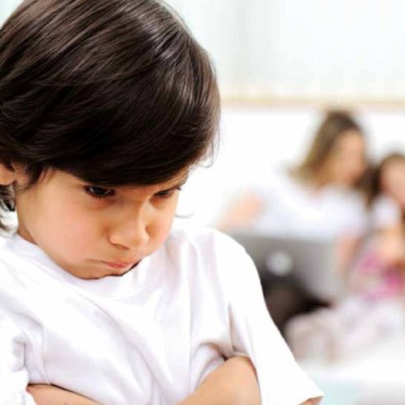 كيف تنعكس مقارنة الطفل بالآخرين على سلوكياته