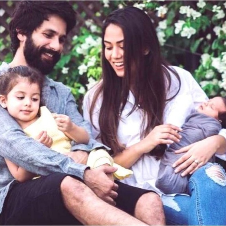 شاهيد كابور يبالغ في الخوف على طفليه وزوجته تنصحه بالهدوء