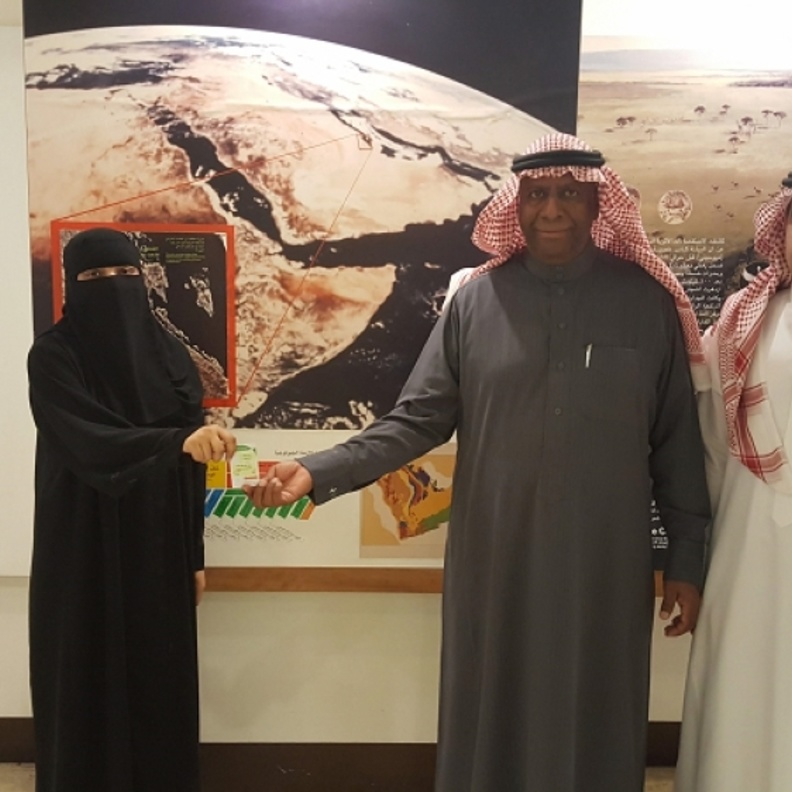 زينب علي الحداد تتسلم رخصتها