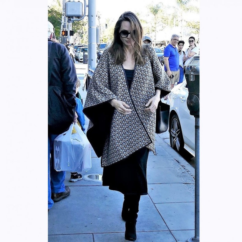 أكسسوارات سوداء من اختيار أنجلينا جولي ‏Angelina Jolie