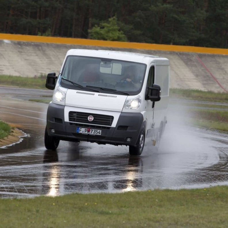 كيفية استعادة السيطرة على السيارة