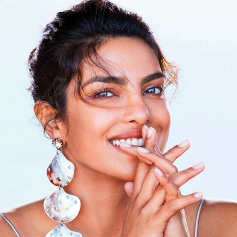 بريانكا تشوبرا تطلق برنامج  If I Could Tell You Just One Thingعلى موقع يوتيوب