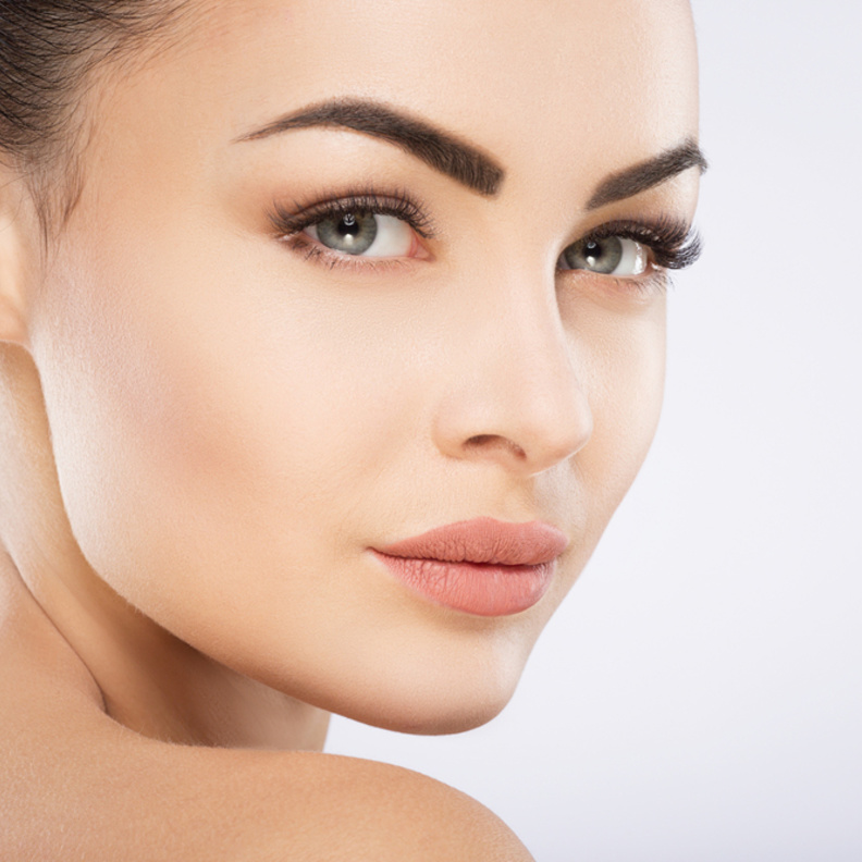 اتبعي النصائح التالية لرسم الحواجب