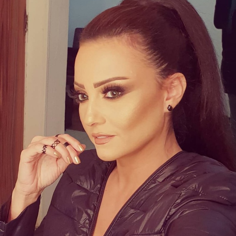 الفنانة بشرى تخوض تحدي الإطلالة بدون مكياج