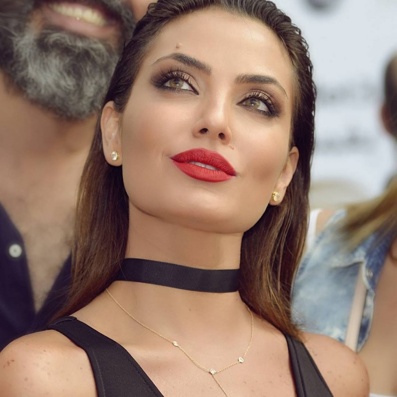 دوجا حجازي شبيهة انجلينا جولي