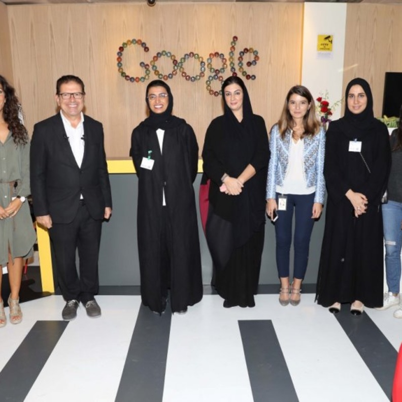  نورة بنت محمد الكعبي تشارك في ندوة حوارية بالمقر الإقليمي لشركة جوجل في دبي