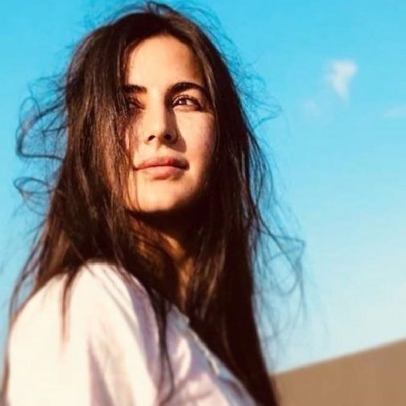 كاترينا كيف تمارس رياضة الكريكت في موقع تصوير فيلمها مع سلمان خان