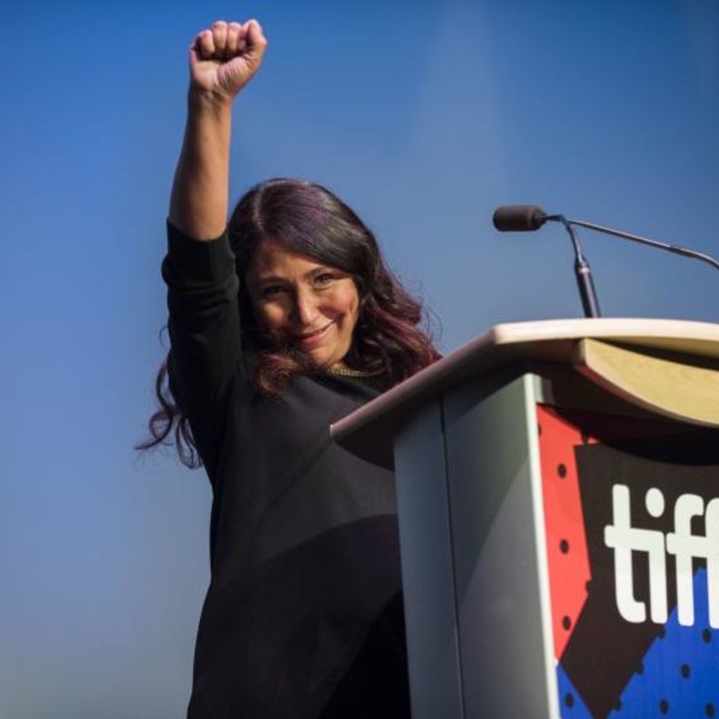 هيفاء المنصور تحصل على جائزة كريستال في منتدى دافوس 2019